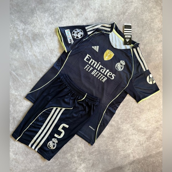Real Madrid Away set for kids Bellingham 5 - Picture 7 of 8